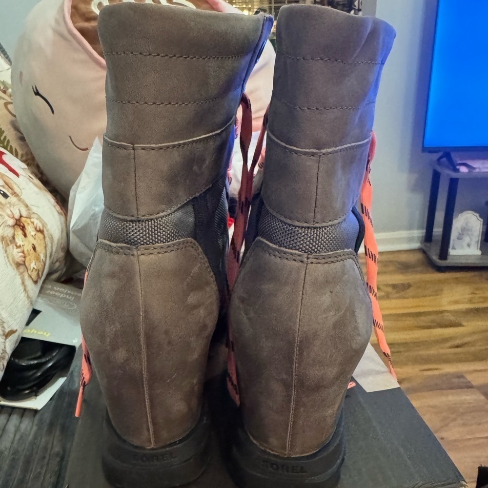 Sorel Women's Lace Up Wedge Boots with Coral Laces - Picture 6 of 6
